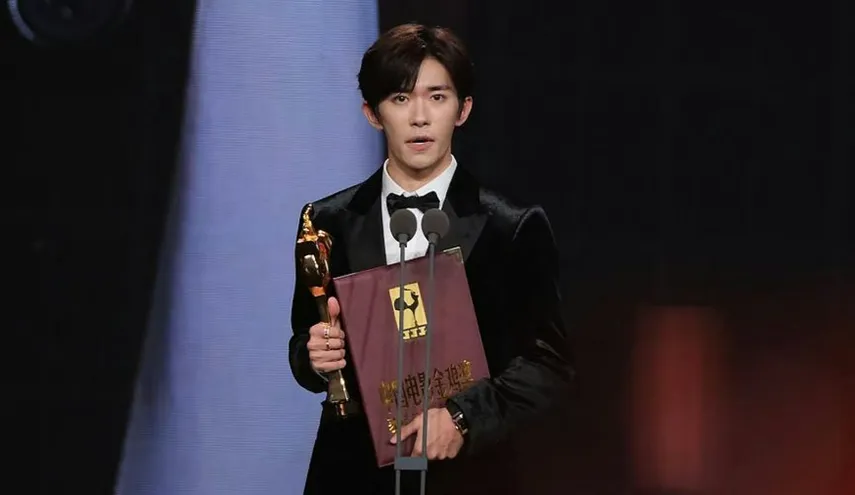 Jackson Yee na cerimônia de entrega dos prêmios Golden Rooster